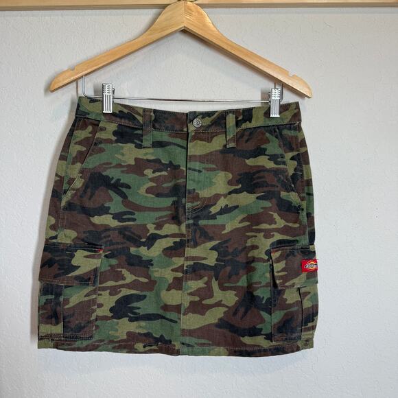 Girl Junior's Dickies Mid Rise Camouflage Denim Cargo Mini Skirt Size 7 NEW - Picture 2 of 9